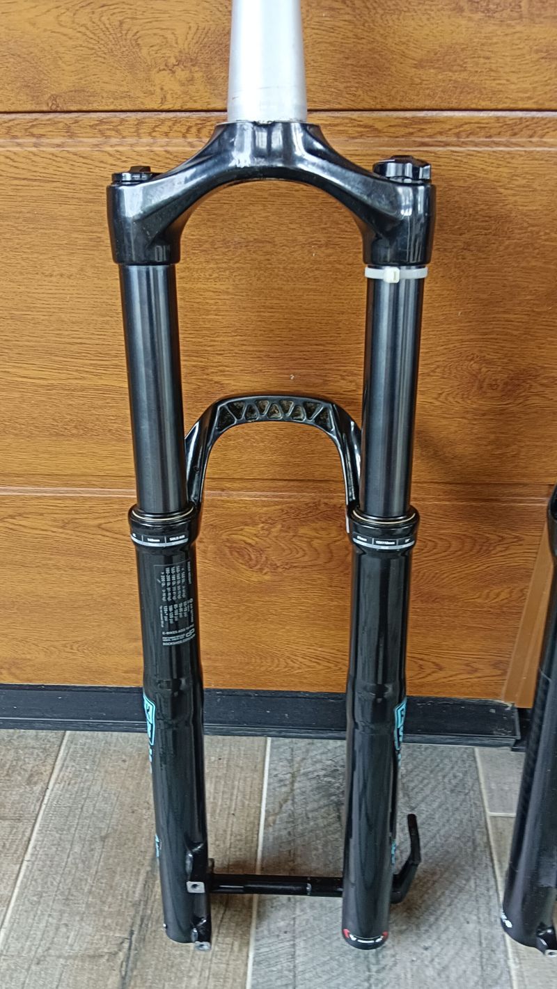 FOX 34 a RockShox 29" 140mm