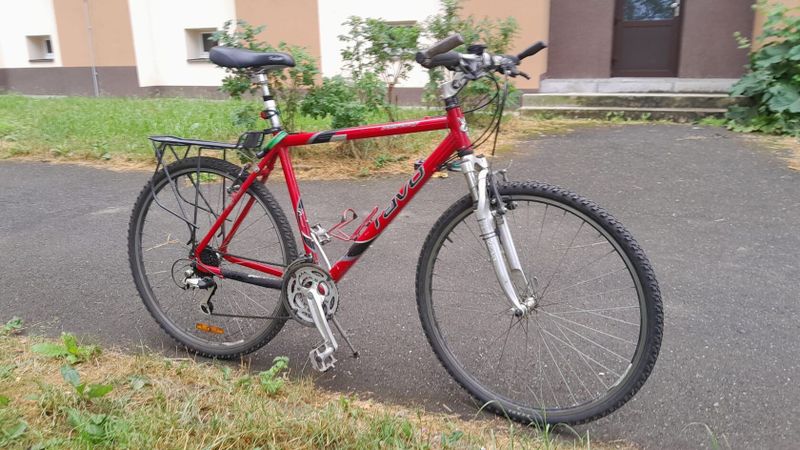 Trekingové kolo RAVO