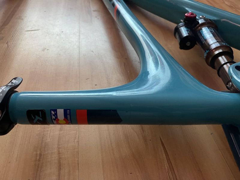 YETI SB5 TURQ velikost XL