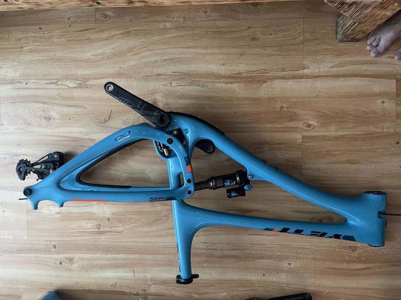 YETI SB5 TURQ velikost XL