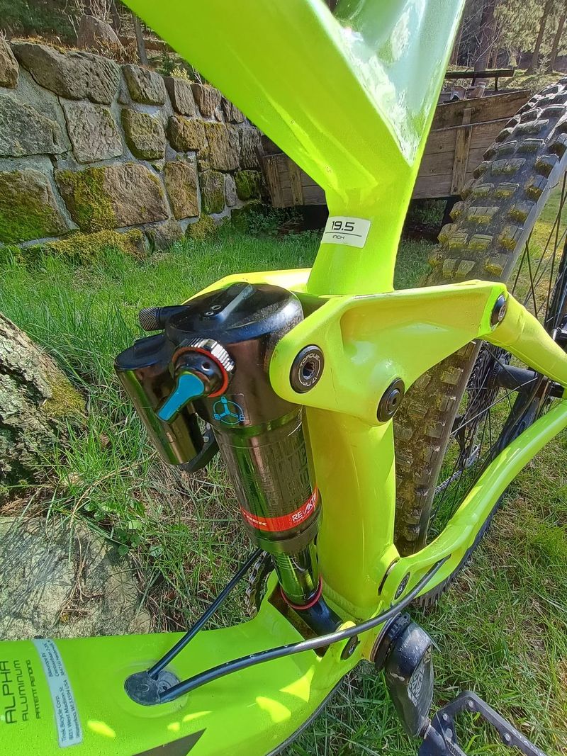 Trek Slash 8