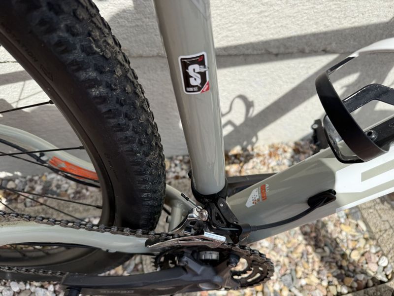 Superior XC 889 vel. S