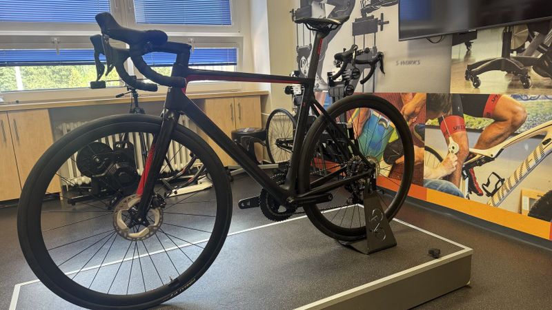 Colnago V3, Ultegra Di2 - 12 speed, karbonová kola