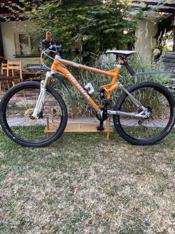 CELOODPRUŽENÉ HORSKÉ KOLO MERIDA RÁM L,KOLA 26”