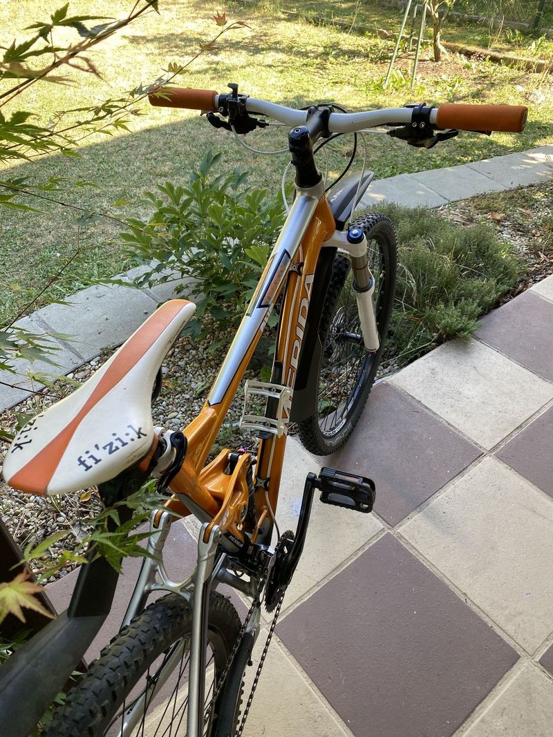 CELOODPRUŽENÉ HORSKÉ KOLO MERIDA RÁM L,KOLA 26”