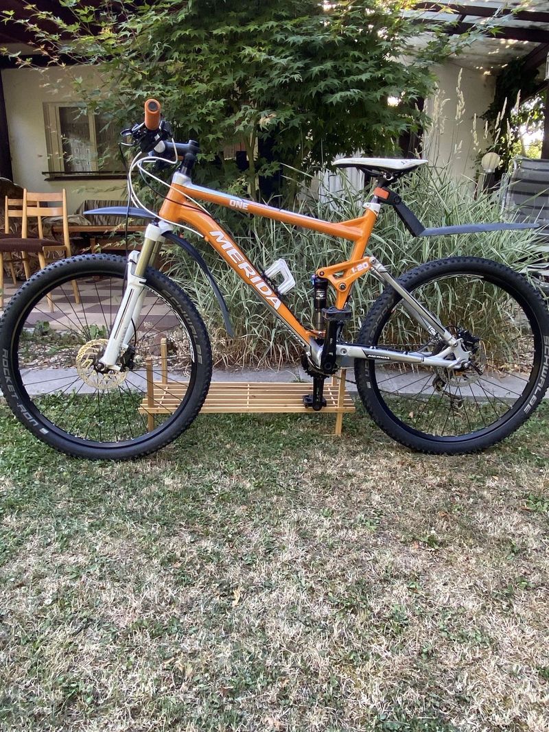 CELOODPRUŽENÉ HORSKÉ KOLO MERIDA RÁM L,KOLA 26”