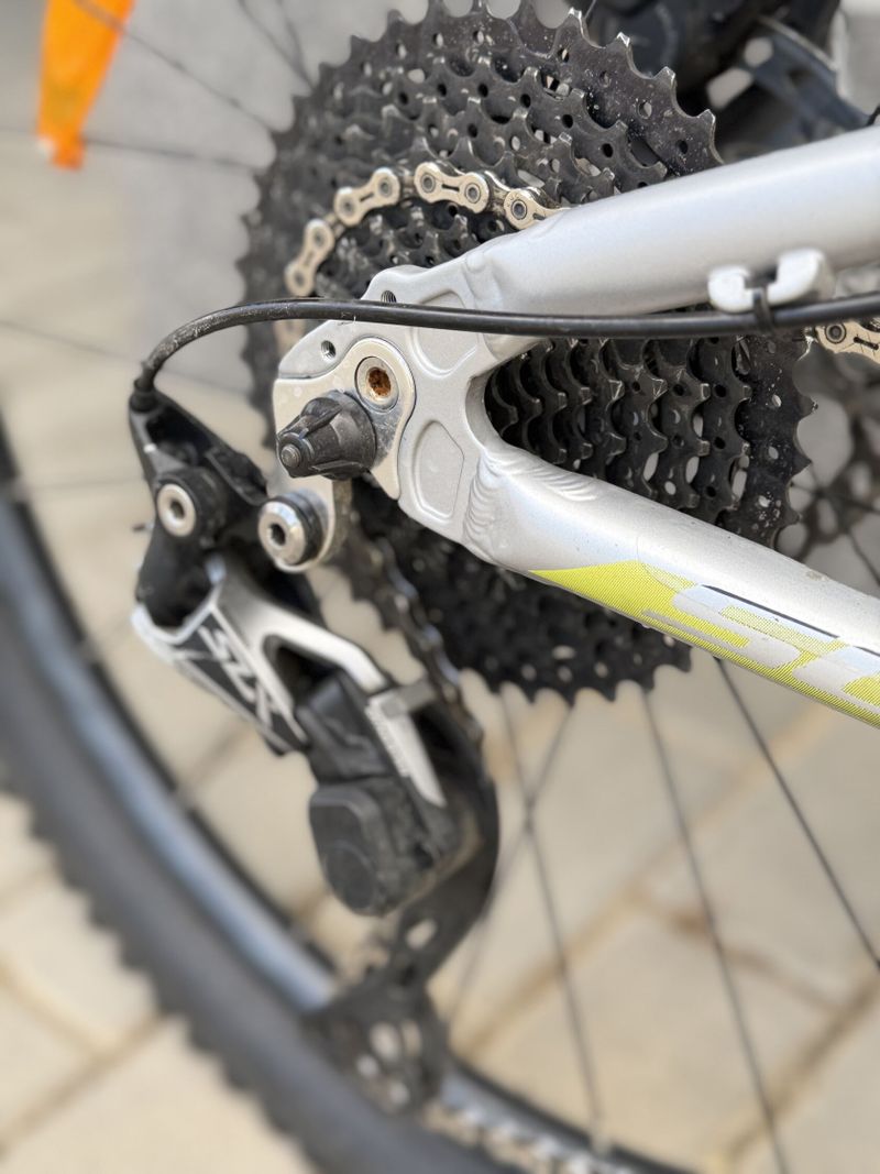 Scott Scale RC 24
