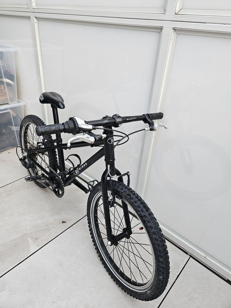 KUBIKES - dětské kolo 20 L MTB černá