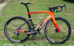 Prodám nové Pinarello Dogma F 2025 | SRAM Red 2x12