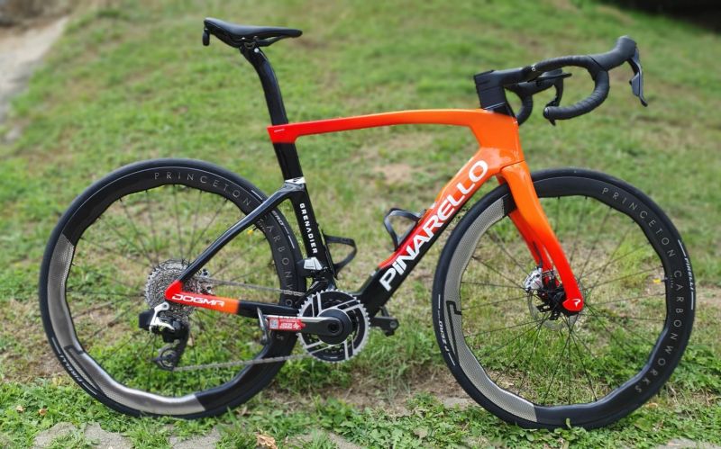 Prodám nové Pinarello Dogma F 2025 | SRAM Red 2x12