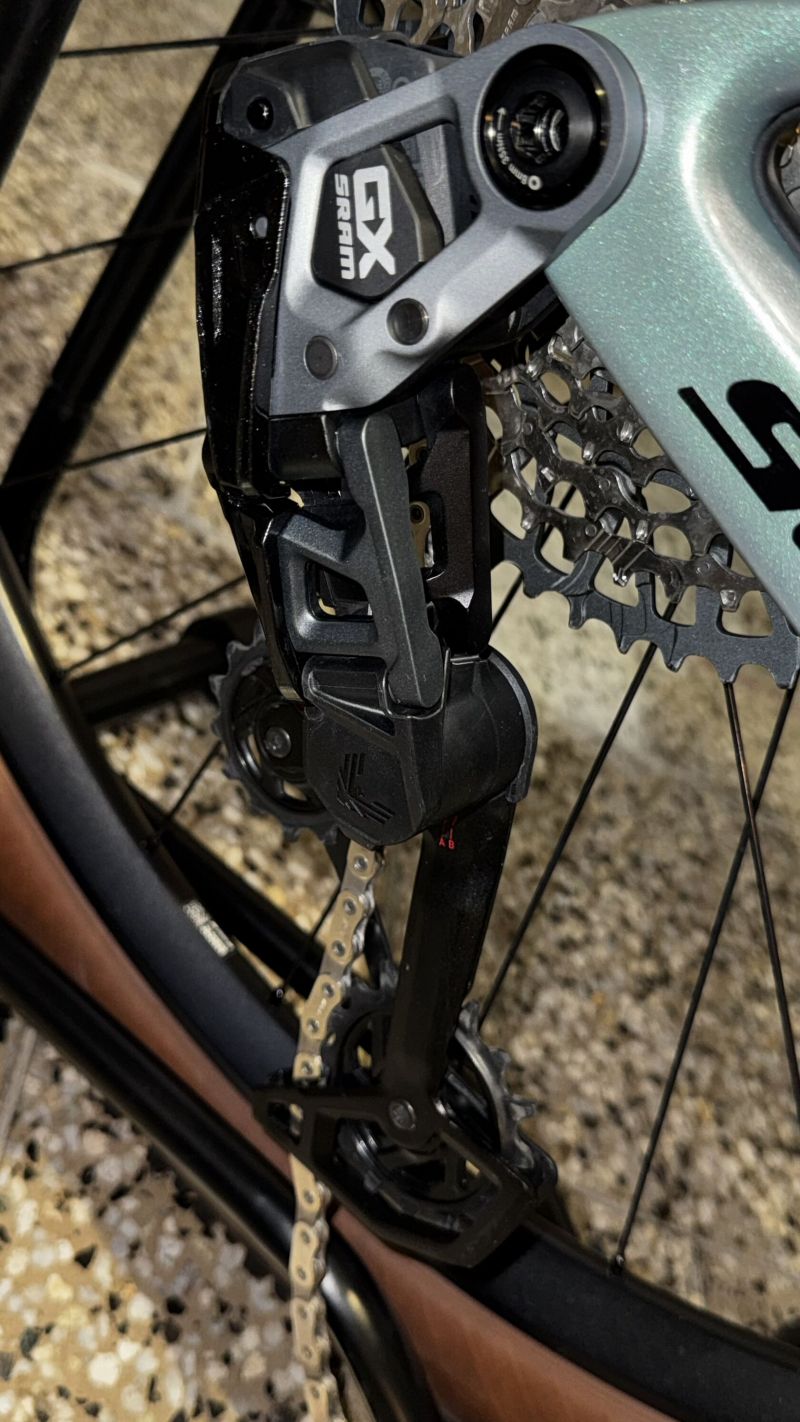 Přehazovačka SRAM AM RD GX T-TYPE EAGLE AXS a řazení 