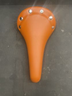 Sedlo retro 278 x 153mm imitace kůže - hnědé