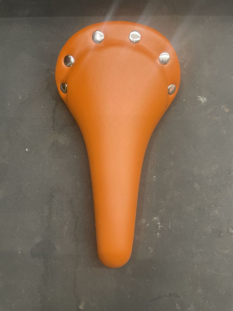 Sedlo retro 278 x 153mm imitace kůže - hnědé