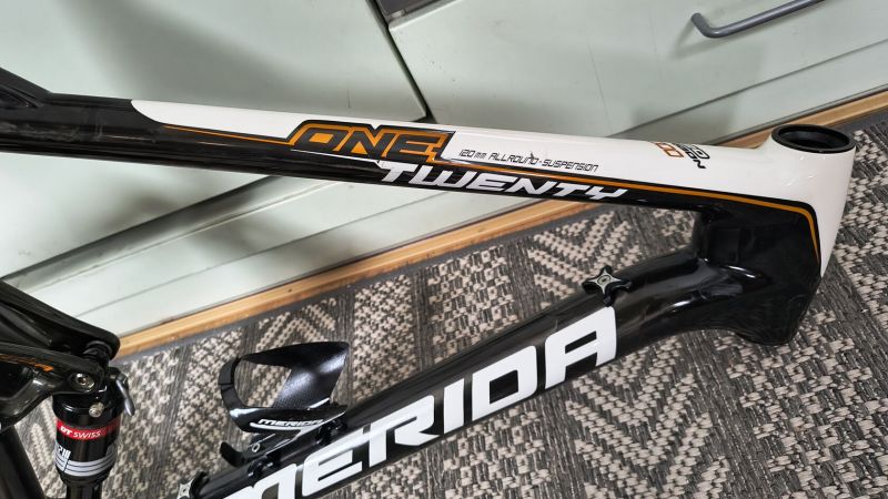 Prodám celoodpružená karbonový rám Merida One Twenty vel. 21" na 26" kola