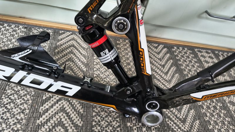Prodám celoodpružená karbonový rám Merida One Twenty vel. 21" na 26" kola