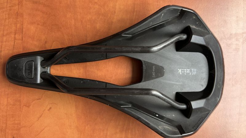 Prodám karbonové sedlo Fizik Vento Argo 1