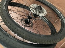Zapletená kola Boost 29” Cannondale Lefty