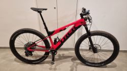 Prodám Trek E-Caliber 9.8 GX AXS v perfektním stavu, servis srpen 2024, poté nejeto
