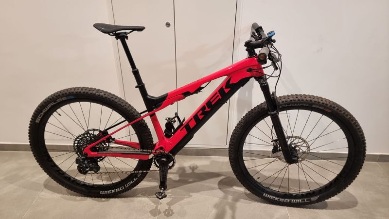 Prodám Trek E-Caliber 9.8 GX AXS v perfektním stavu, servis srpen 2024, poté nejeto