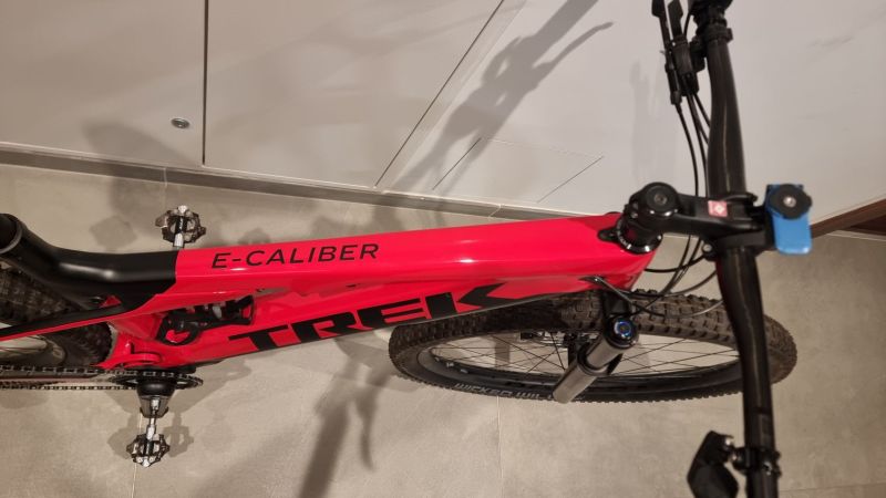 Prodám Trek E-Caliber 9.8 GX AXS v perfektním stavu, servis srpen 2024, poté nejeto