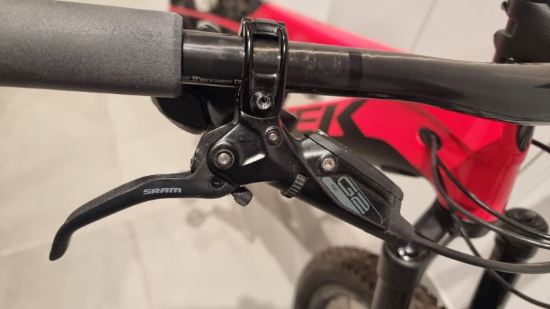 Prodám Trek E-Caliber 9.8 GX AXS v perfektním stavu, servis srpen 2024, poté nejeto