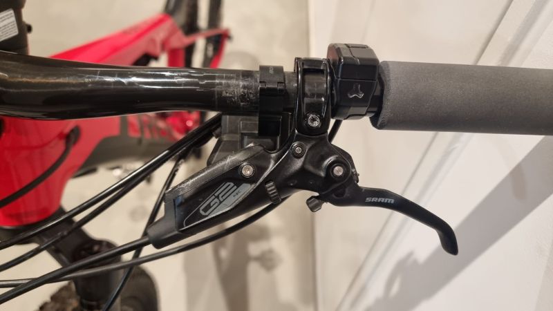 Prodám Trek E-Caliber 9.8 GX AXS v perfektním stavu, servis srpen 2024, poté nejeto