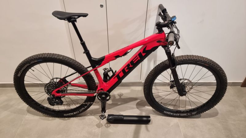 Prodám Trek E-Caliber 9.8 GX AXS v perfektním stavu, servis srpen 2024, poté nejeto