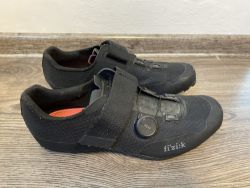 MTB tretry Fizik Vento Ferox Carbon Black velikost 42