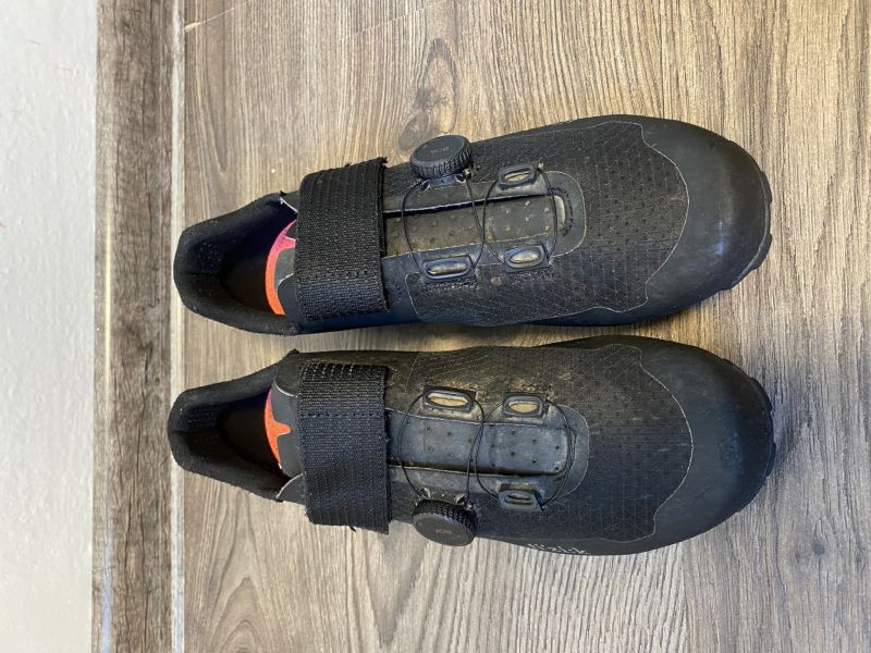 MTB tretry Fizik Vento Ferox Carbon Black velikost 42