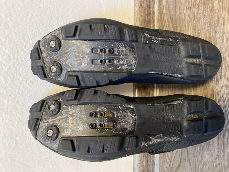 MTB tretry Fizik Vento Ferox Carbon Black velikost 42