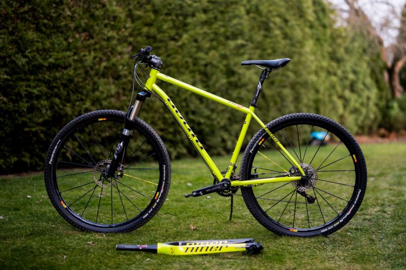 Niner Sir9 - ocelová stylovka