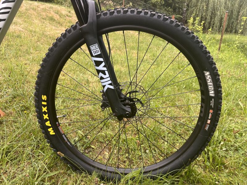 Canyon Spectral Al 29”- nový rám a komponenty 