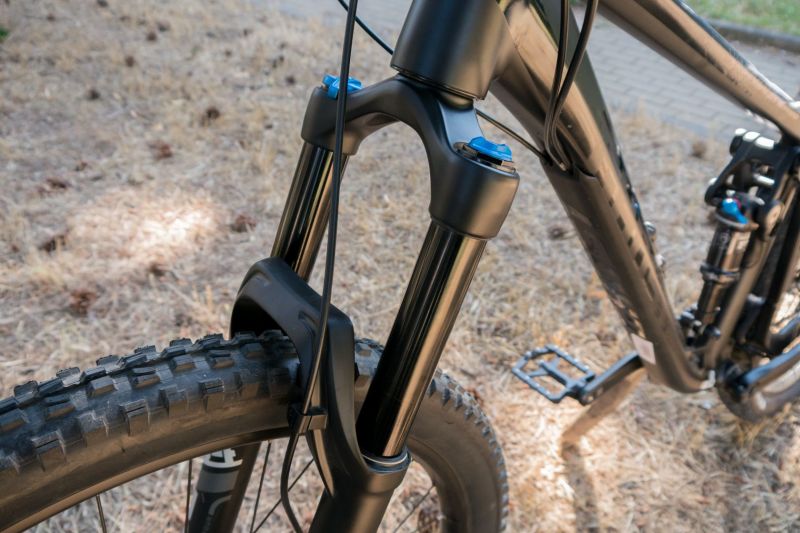 2022 ZÁNOVNÍ GHOST RIOT TRAIL ESSENTIAL 