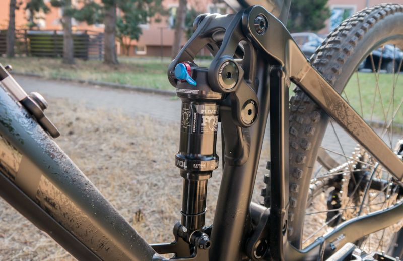 2022 ZÁNOVNÍ GHOST RIOT TRAIL ESSENTIAL 