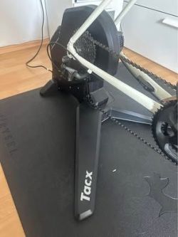 Chytrý trenažér Tacx Flux S