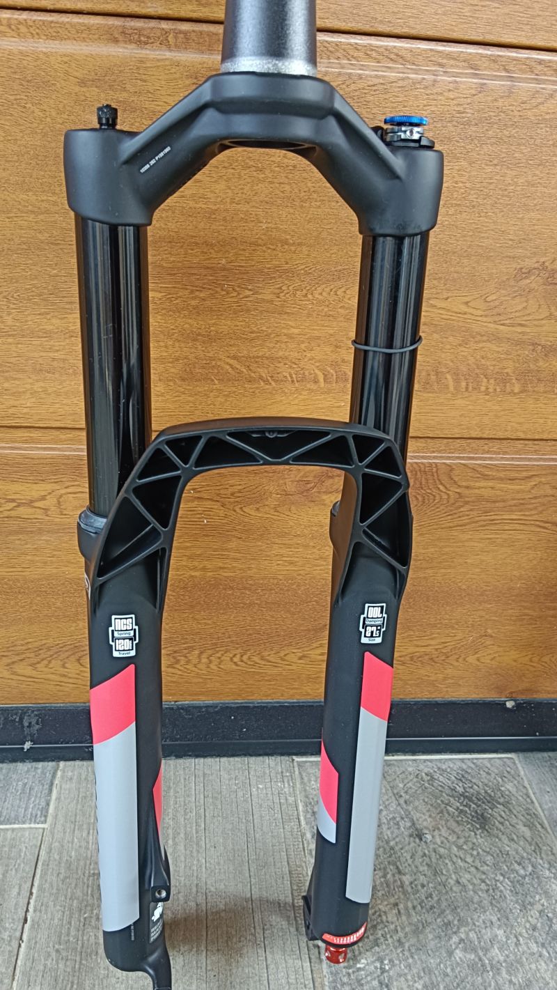 vidlice 27,5" DTswiss 120 a RockShox 130