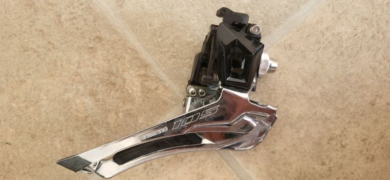 Přesmykač Shimano 105