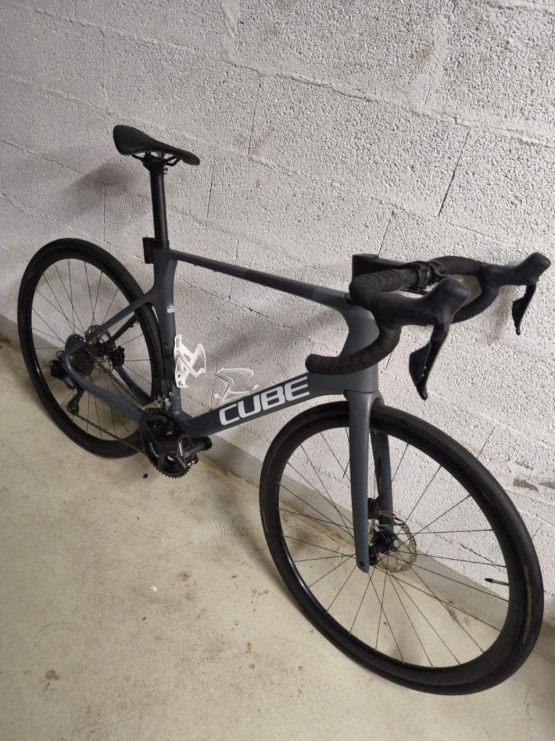 Silniční kolo Cube AGREE C:62 grey´n´black velikosti rámu 58