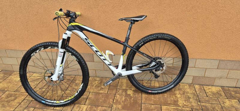 Závodní kolo Scott - váha 8,9kg