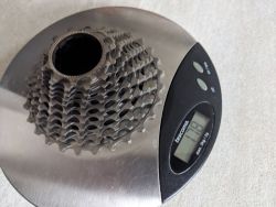Kazeta Sroad 11-28, lehčí než Dura Ace 