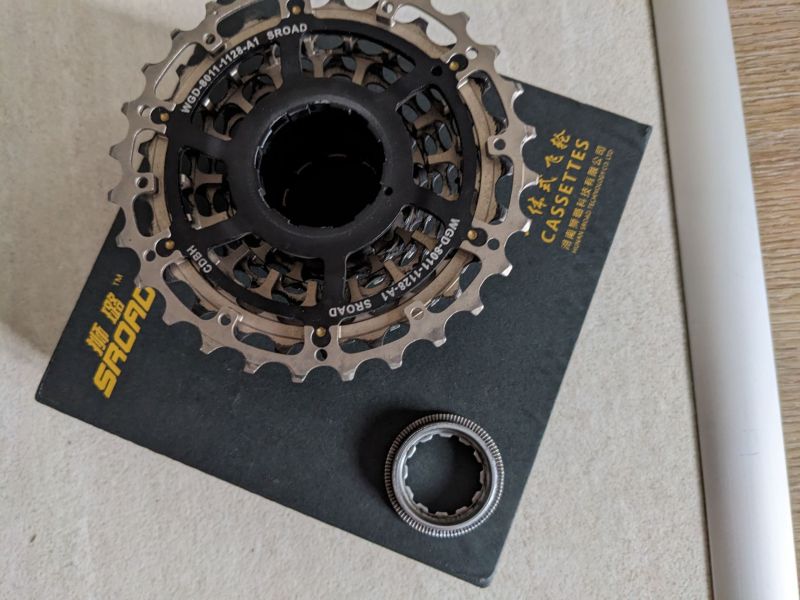 Kazeta Sroad 11-28, lehčí než Dura Ace 