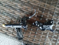 Čtyřpístkove brzdy SLX