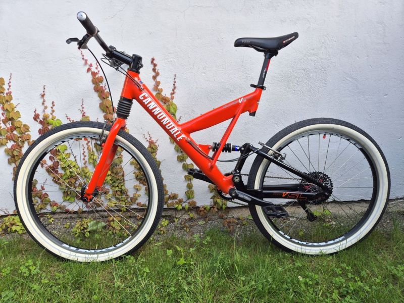 Kolo Cannondale Super-V café racer