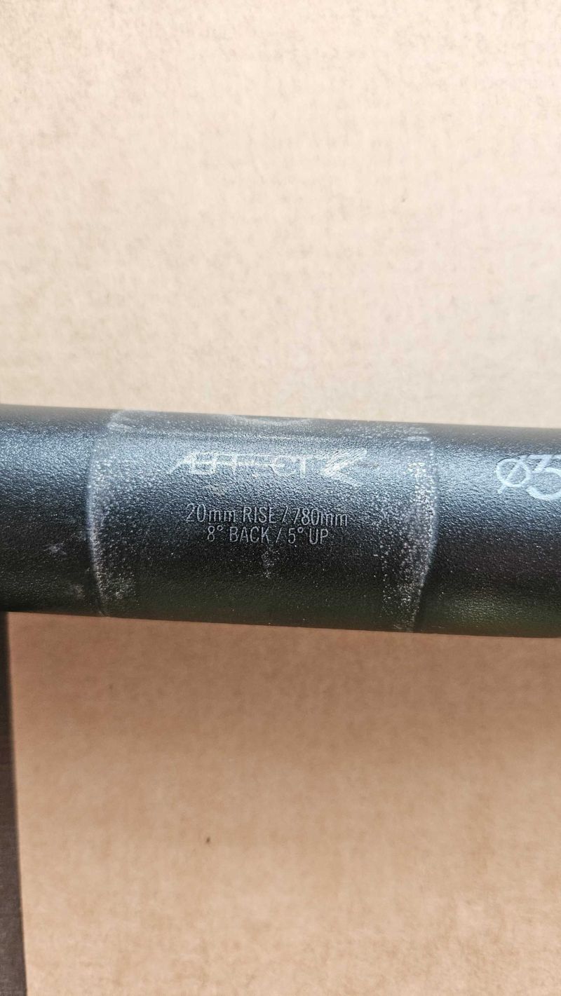 Prodám řidítka Race face 780mm sundáno z kola YT jeffsey. 