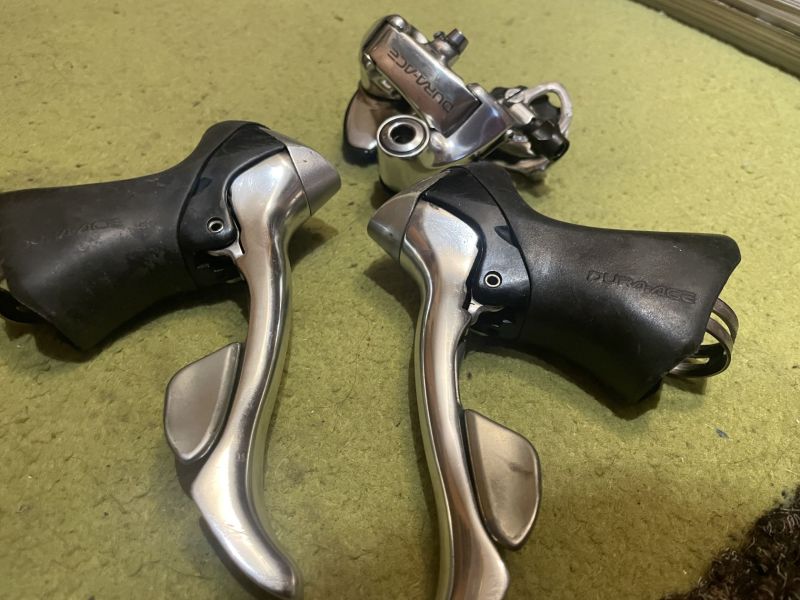 Starší páky Dura-Ace a k tomu hazka