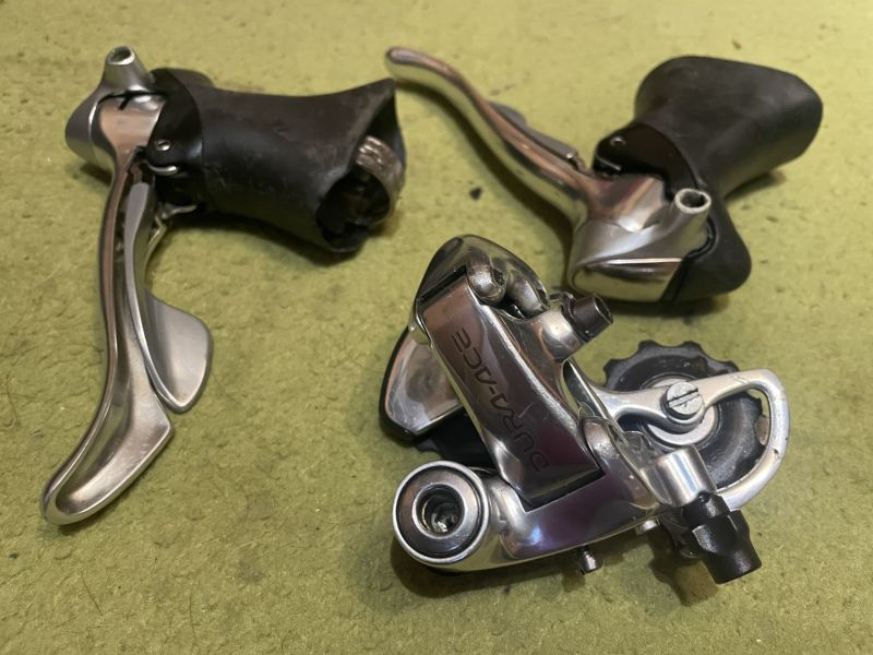 Starší páky Dura-Ace a k tomu hazka