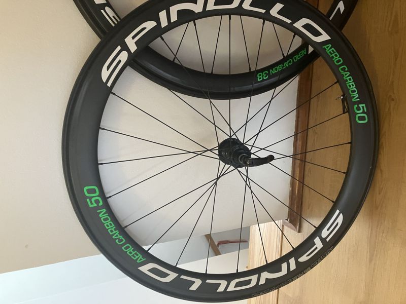 ZAPLETENÁ KOLA SPINOLLO