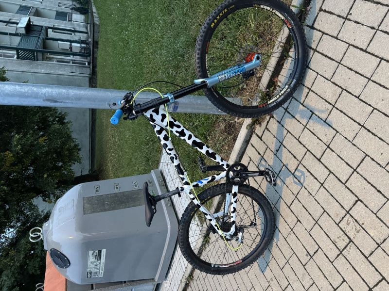 Specialized DH / Downhill / Sjezdove kolo