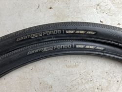 Skvele celorocni plaste Giant Fondo 700x32 nove