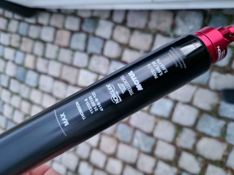 Teleskopická sedlovka THOMSON Covert 31,6 nebo 30,9 x 125 s ovladačem